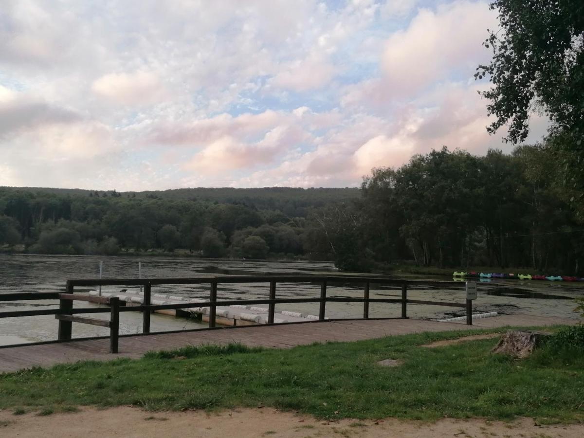 Les Gites De L'Etang De La Foret Brandivy Exteriör bild